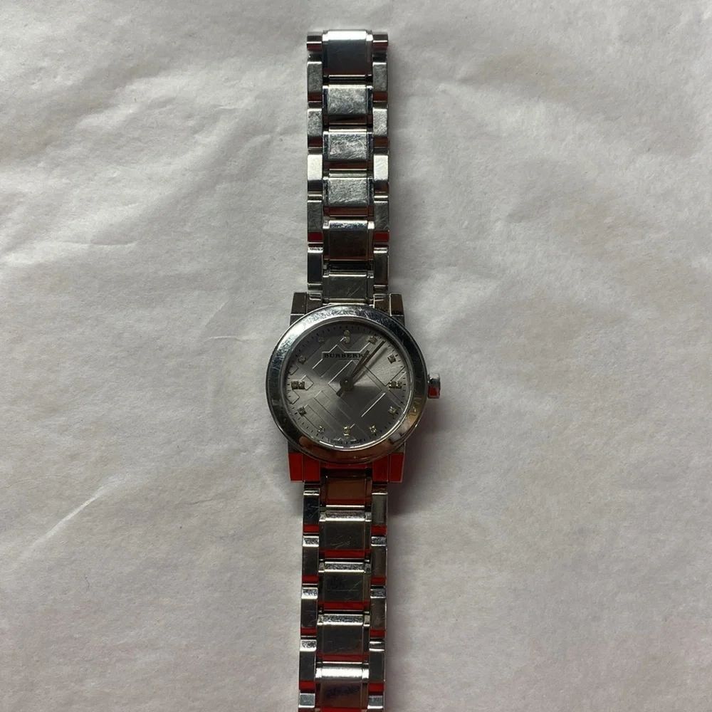 Burberry NIB Silver Round Face watch